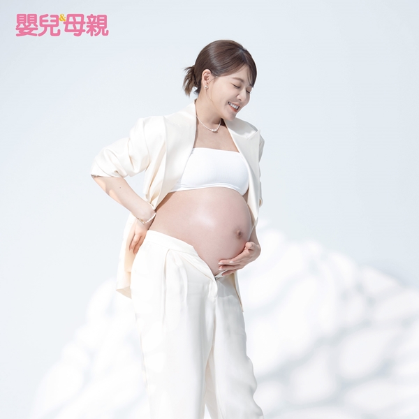 嬰兒與母親謝京穎