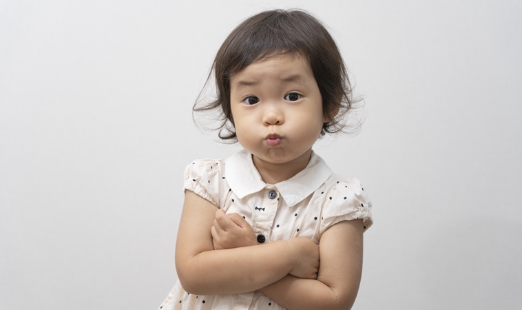 暑假天天起衝突？孩子愛頂嘴別氣餒，用「3個溝通技巧」重新拉近心距離