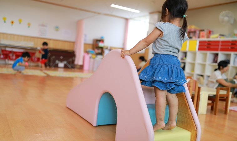 台北文山區連鎖幼兒園虐童全紀錄：孩子被掐脖、塞櫃子…，家長心碎怒控「接近謀殺」