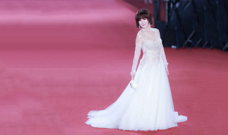 潘迎紫76歲美得像仙女！媽媽們跟著6大堅持走，凍齡女神就是妳！