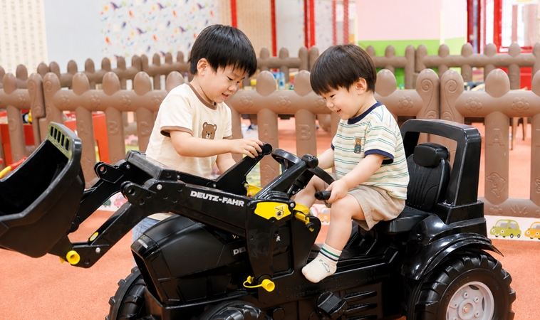 孩子老是搶玩具、不願意合作？6歲前是協作力發展關鍵期，父母要先做對這7件事
