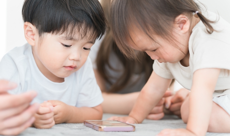 大班孩子6成已進入近視危險區！兒醫：把握學齡前黃金期，主動帶孩子去眼科追蹤「眼睛存款」