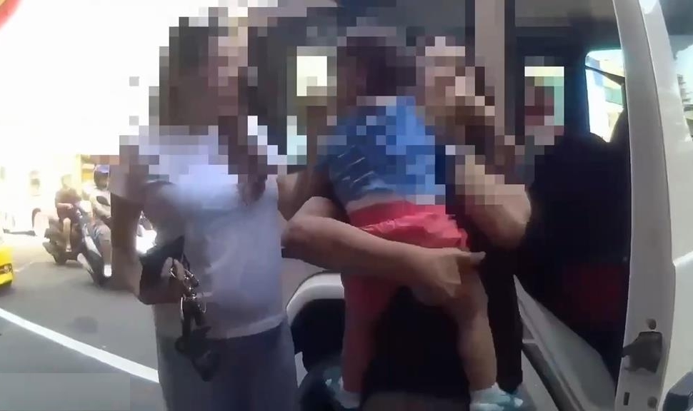 又爆幼童困車內意外！新北三芝1歲兒反鎖高溫車內，爸媽必學這招救命關鍵
