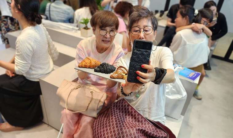 跨越血緣40年母女情深！藍心湄非媽媽親生，卻疼她一生，母親節告白：你是我的全世界