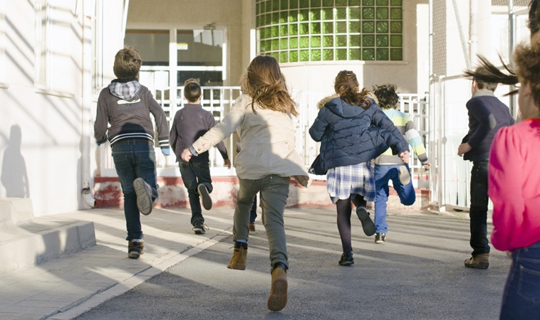 新竹小一童遭撞倒腦出血還開顱！下課鐘響奔跑惹禍，法院判小六生負8成責任