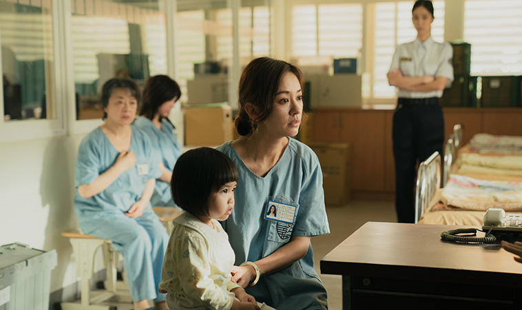 電影《陽光女子合唱團》陳意涵用一個母親最痛的選擇，提醒了我們一件事：孩子的眼睛，不能等。