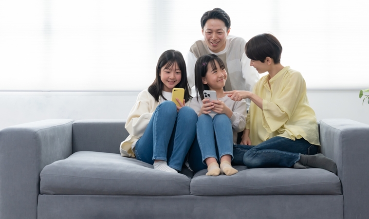 孩子手機成癮不是你的錯！UCL 專家教你用「數位飲食金字塔」奪回孩子注意力