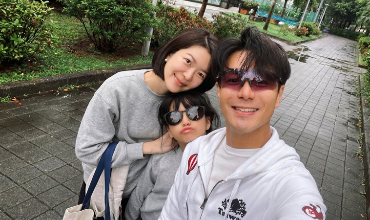 郭彥均驕傲慘了：不管考幾分，女兒都能跳著回家！這才是比成績更重要的事