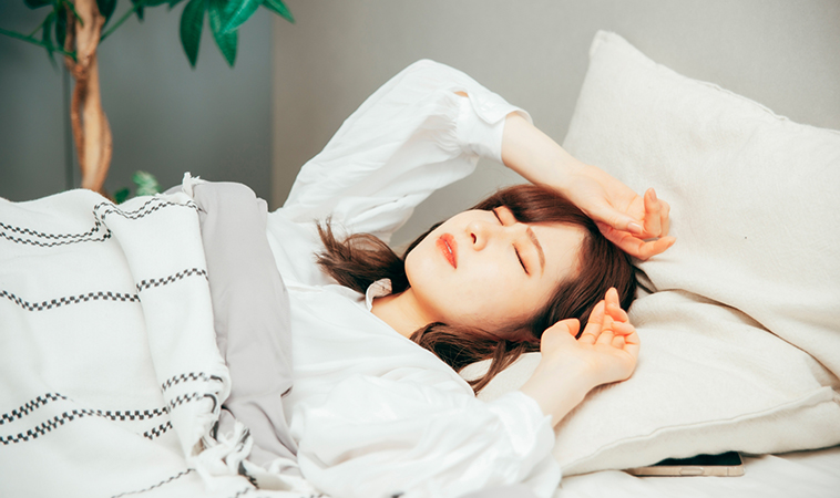 睡不好真的會傷卵巢？專科醫師警示：長期失眠、熬夜，恐讓妳的「卵子存貨」默默大失血！