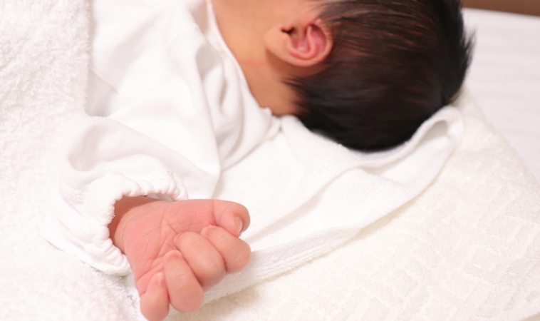 新北8月大男嬰顱內出血昏迷、保母送醫，醫院疑遭虐通報！送托注意兒虐10徵兆