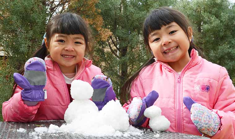 孩子人生的第一場雪，冷氣團來了，第一次帶孩子追雪前，爸媽一定要知道的安全提醒