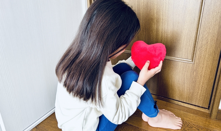 彰化惡阿伯長期性侵2姪女！家內性侵為何說不出口？學校性平課，接住崩潰求救的孩子