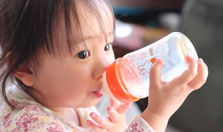 「未滿一歲喝奶昔！」17.7 萬次的流量，美女醫怒：是以嬰兒的腎臟健康為祭品！？