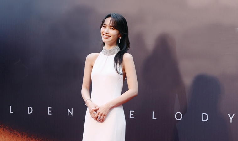 陳明珠金曲獎多聲道主持驚艷全場，「講好母語，學英文很簡單！」一方法教孩子英語精通