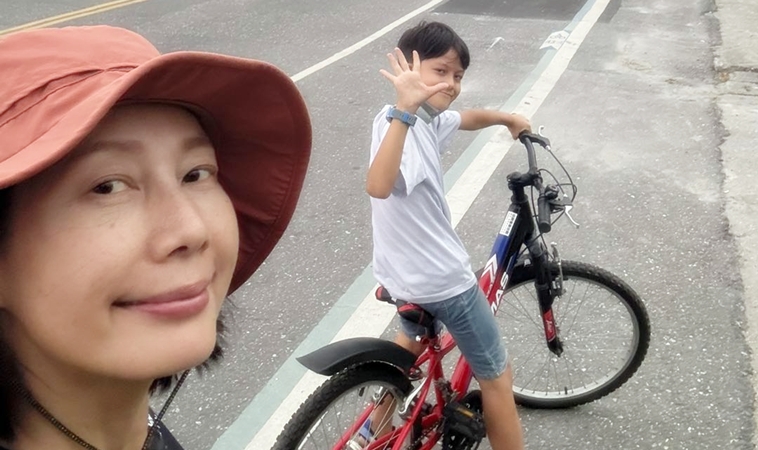 丁寧心疼寧靜車廂媽媽的壓力，安慰：「小孩沒吵到我！」談台灣和美國的兒童友善差異