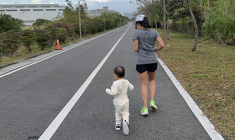 閉嘴不一定是壞事！當另一半對孩子說出傷人的話，除了「你不要這樣講」之外，還能怎麼做？