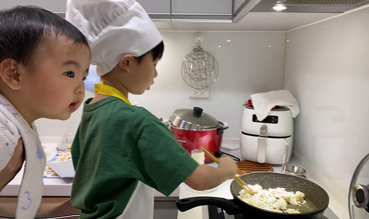 教會孩子做菜，是送給他一輩子的生活力！教料理的三階段過程