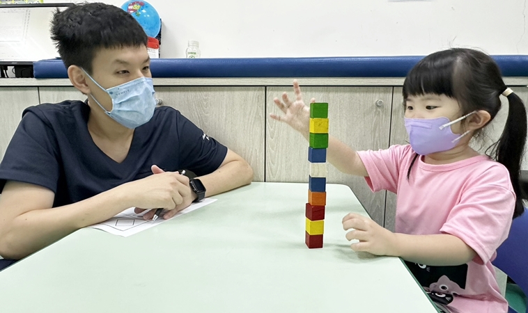 3歲童拒絕大人陪玩「不是因為害羞」！長期恐引發3大負面影響，心理師：請給主導感