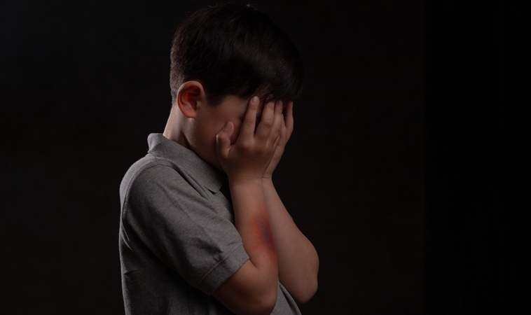 台南男公務員勘查風災竟到國小猥褻2男童，判8年8月！教孩子識別戀童者4常見手法