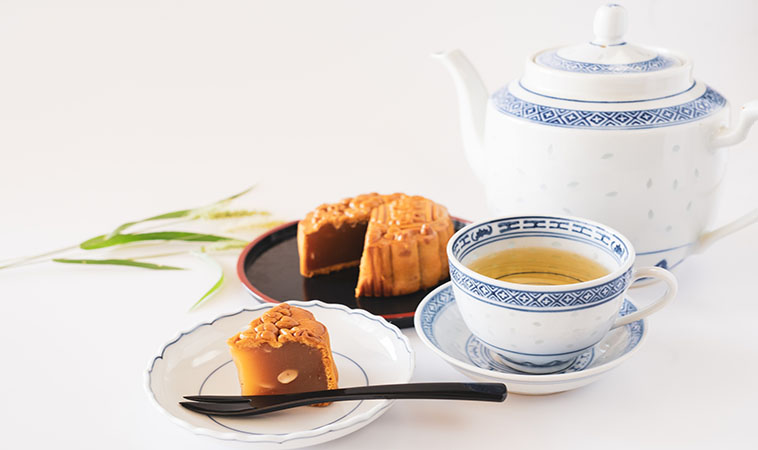 中醫師教你選月餅不踩雷，搭茶飲、揉穴位，賞月零負擔！
